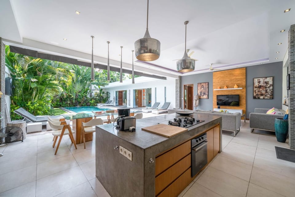 TV and multimedia, Kitchen or kitchenette, Living room, Seating area, Dining area, minibar