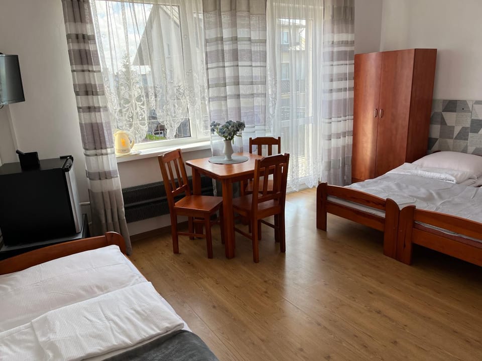 Bed, TV and multimedia, Photo of the whole room