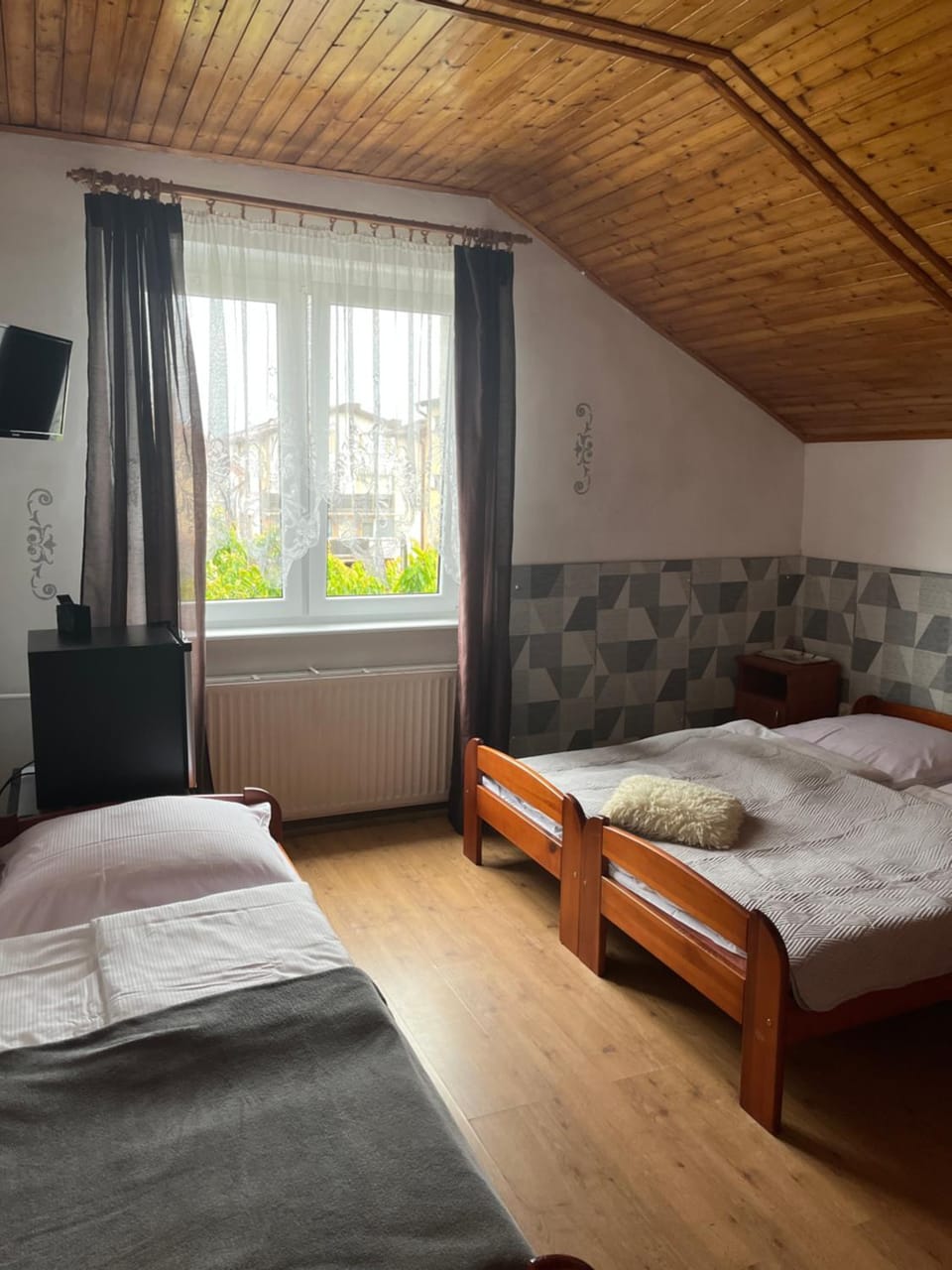 Bed, TV and multimedia, Photo of the whole room