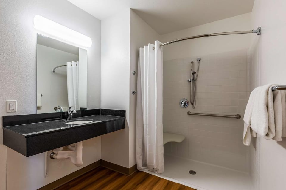 Shower, Bathroom, Photo of the whole room, On site, ADAM