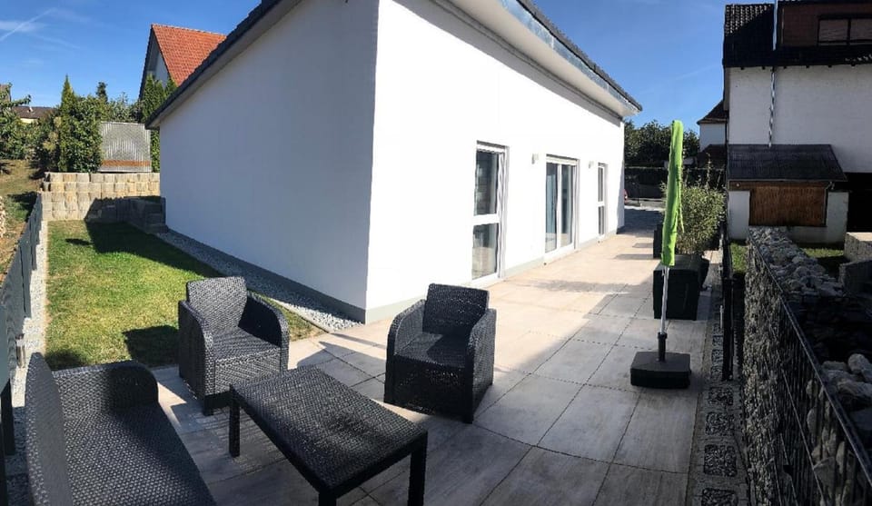 Property building, Garden, Balcony/Terrace