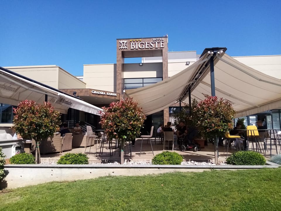 Facade/entrance, Coffee/tea facilities, Balcony/Terrace, Entertainment