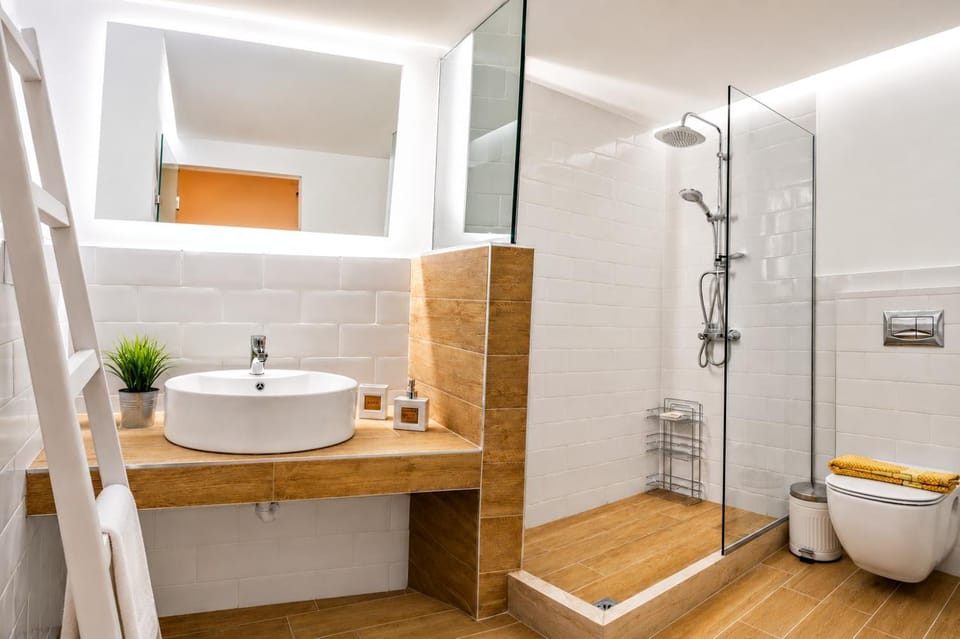 Shower, Toilet, Bathroom