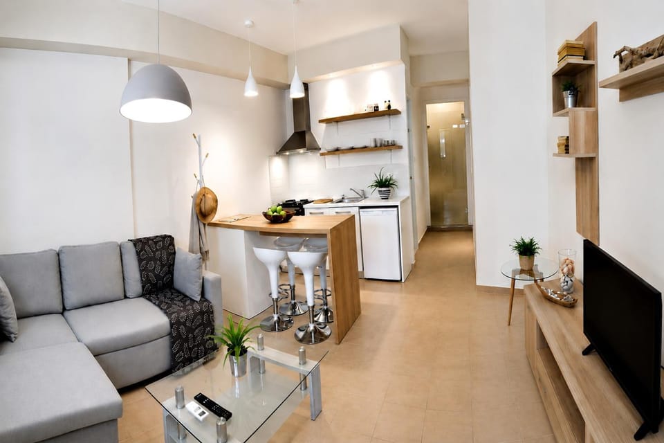 Kitchen or kitchenette, Living room, Seating area, Dining area, oven