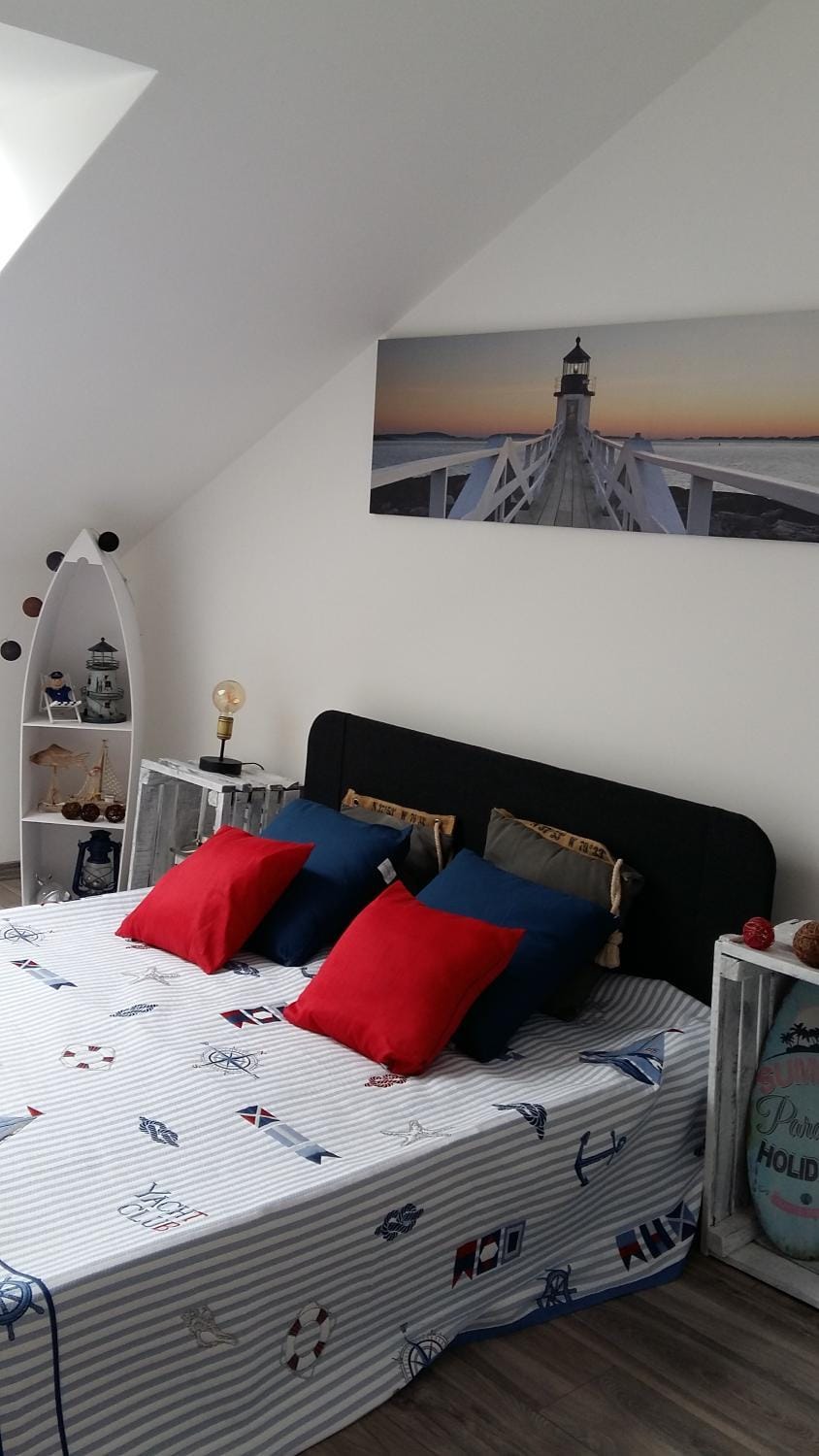 Bed, Photo of the whole room, Bedroom