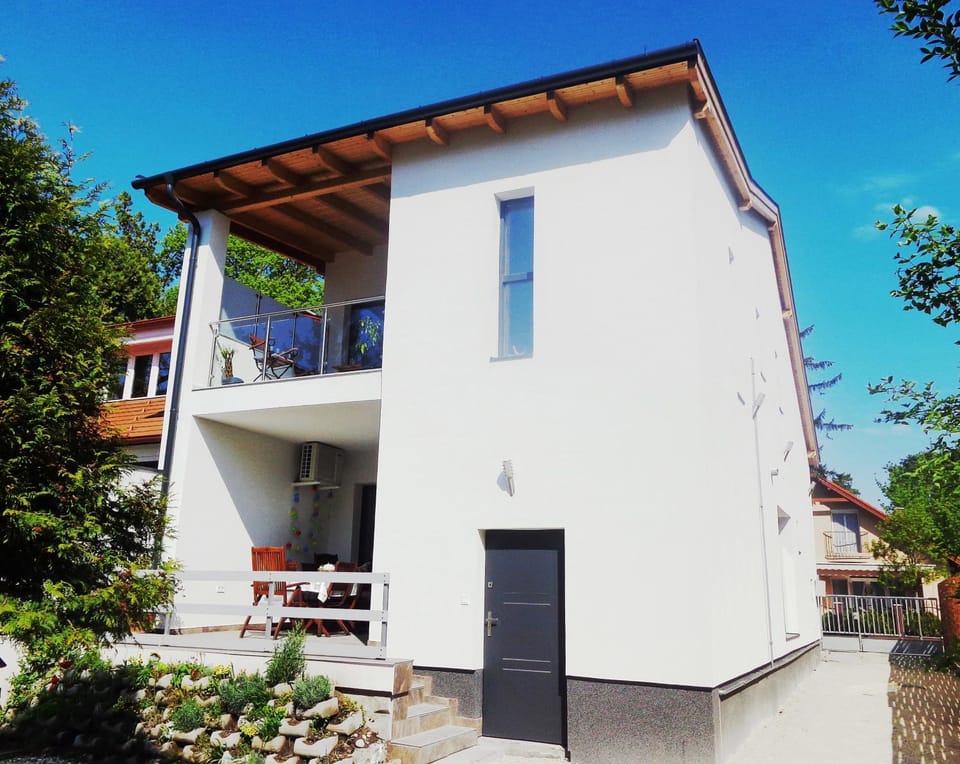 Property building, Facade/entrance