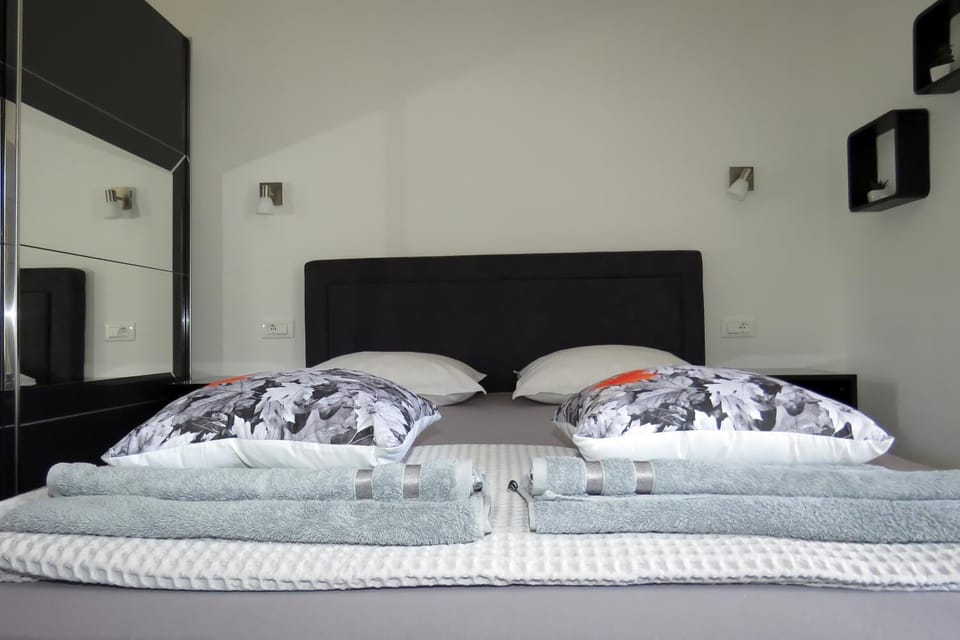 Lux Dalmatia Beachside Bed and Breakfast in Makarska