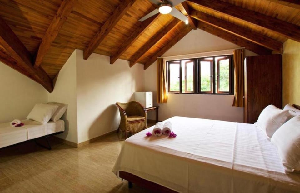 Bed, Bedroom, fireplace
