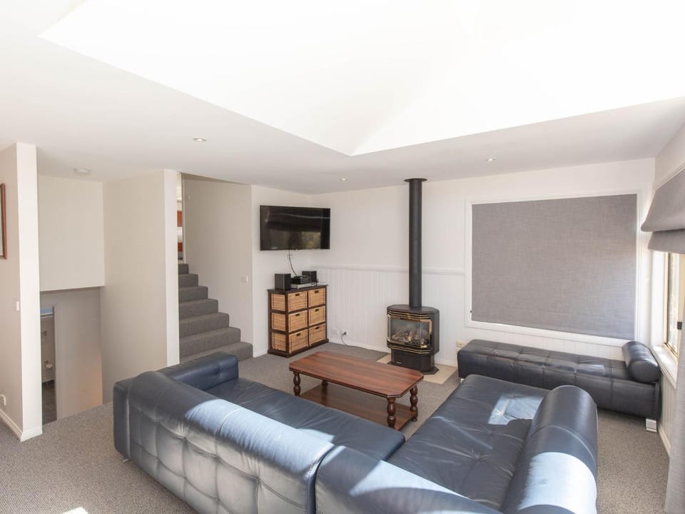Torino 2 14 Nettin Circuit House in Jindabyne