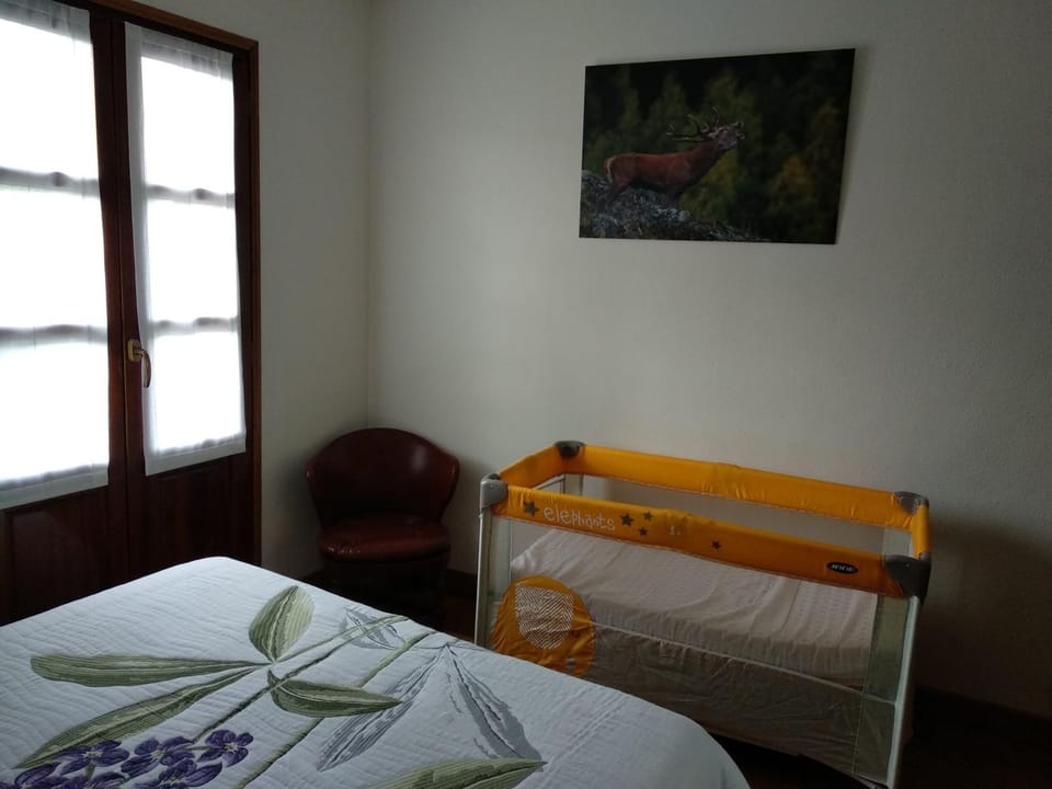 Bedroom, cot