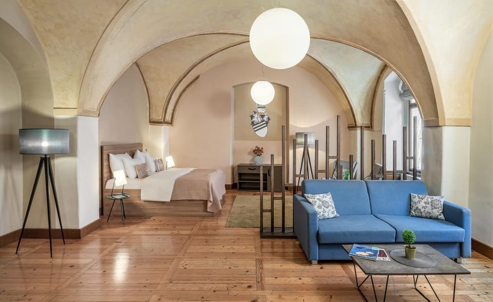 Bed, Seating area, Bedroom
