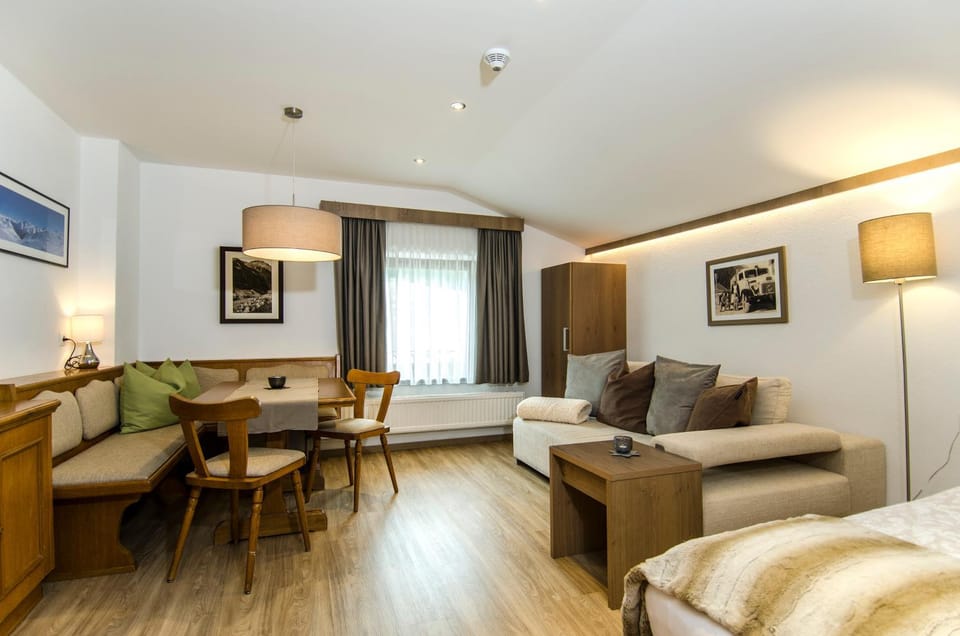 Living room, Photo of the whole room