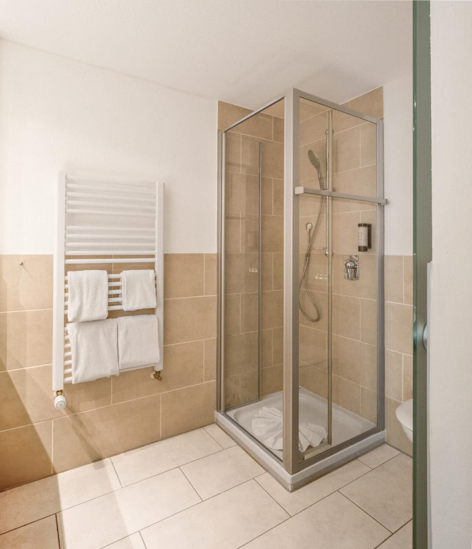 Shower, Bathroom, towels