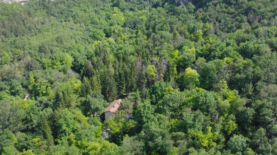 Property building, Natural landscape, Location