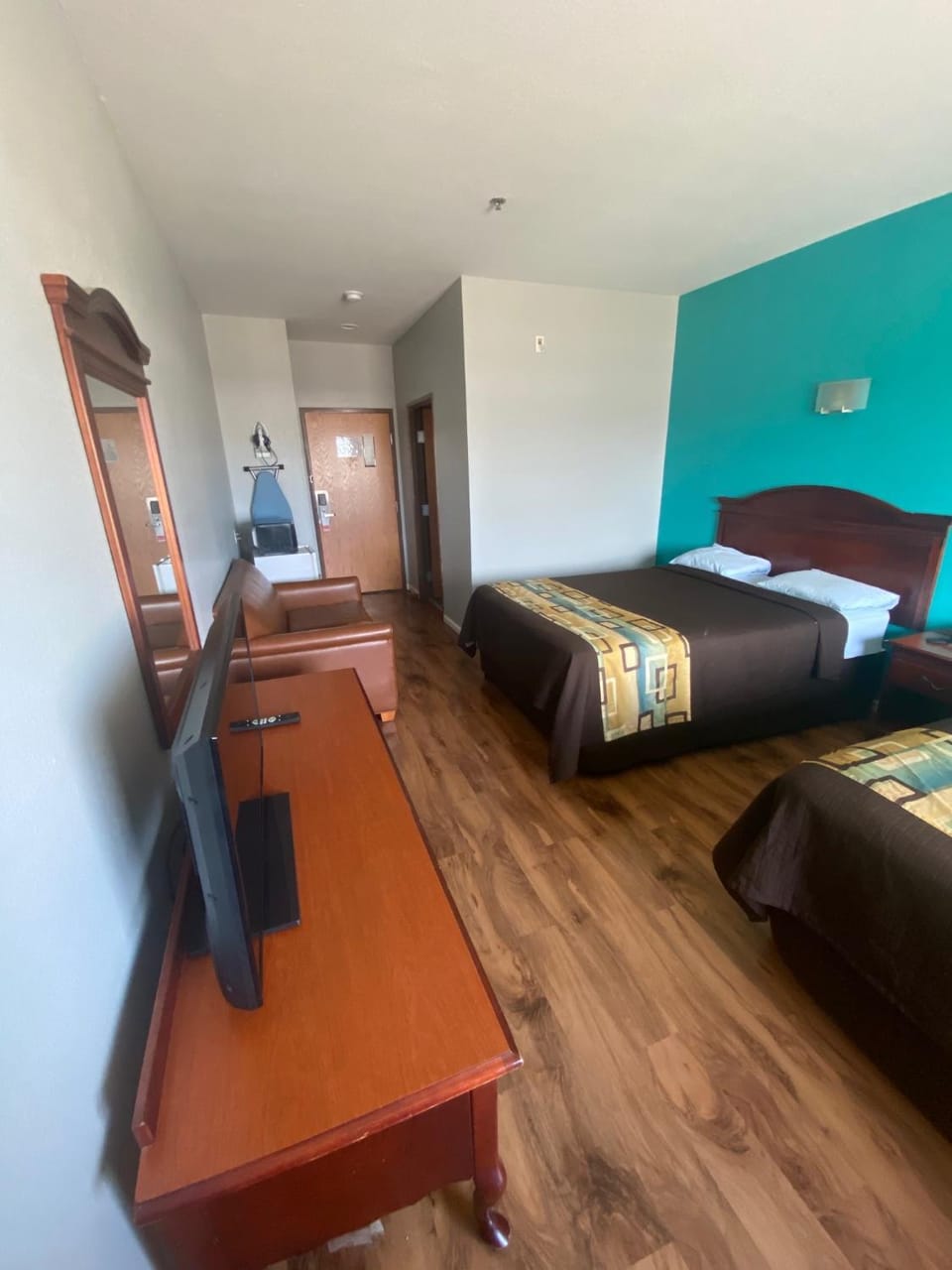 Tropicana Inn and Suites Motel in Irving