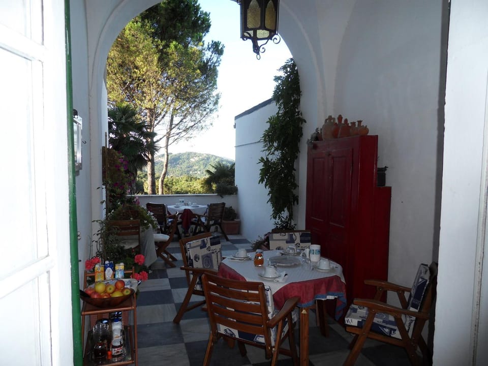 Patio, Restaurant/places to eat, Balcony/Terrace