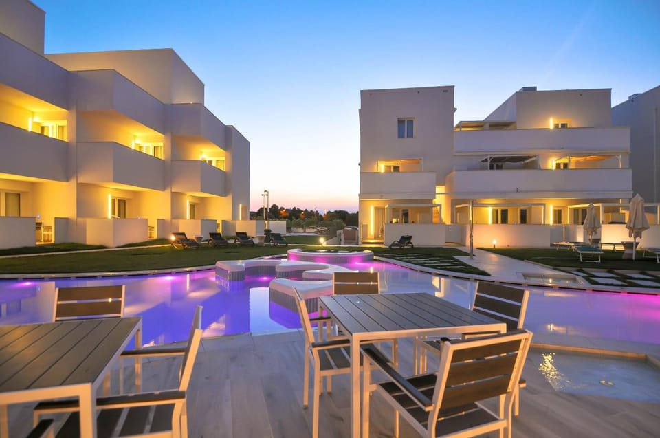 Property building, Patio, Communal lounge/ TV room, Day, Night, View (from property/room), Balcony/Terrace, Evening entertainment, Pool view, Swimming pool, sunbed