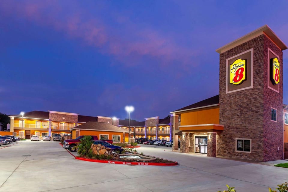 Property building, On site, Time of day, Sunset