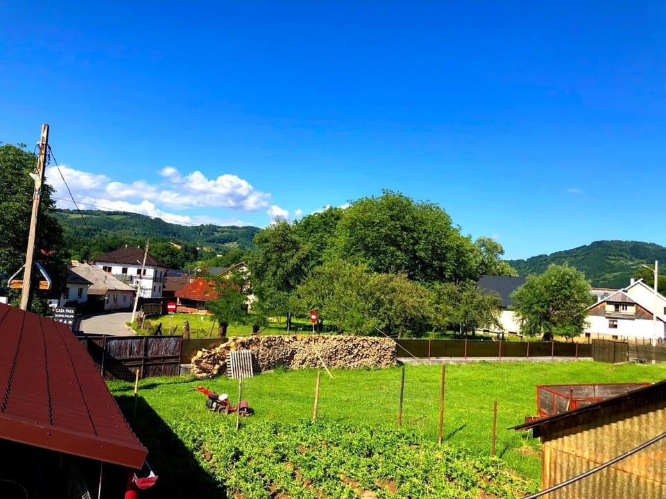 City view, City view, Garden view