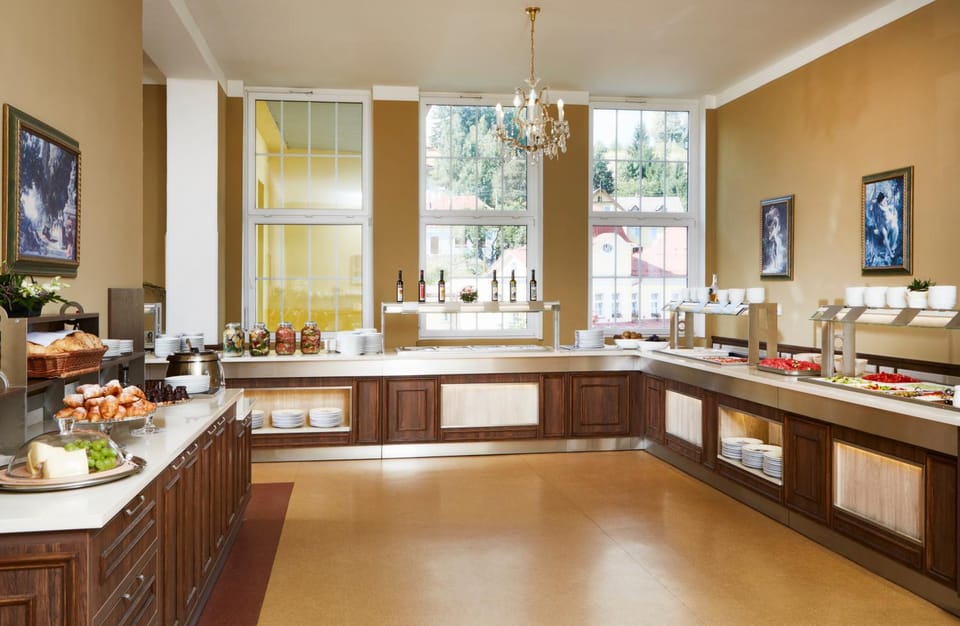 Restaurant/places to eat, Buffet breakfast