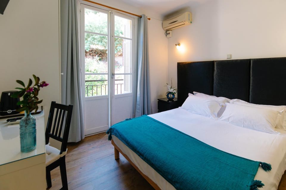 Bedroom, air conditioner