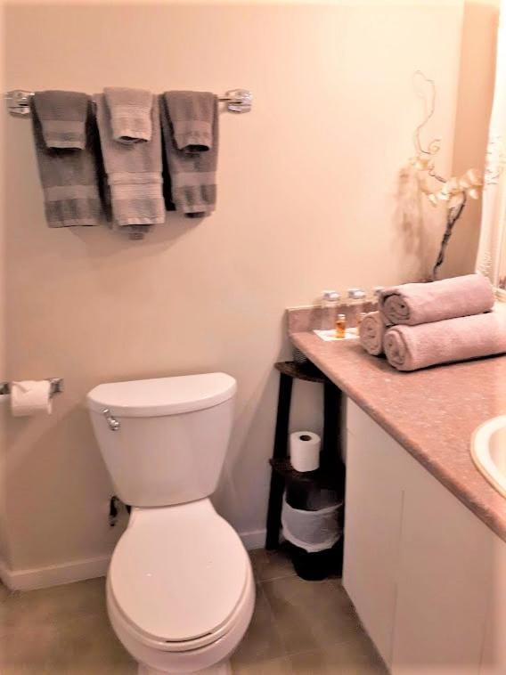 Toilet, towels