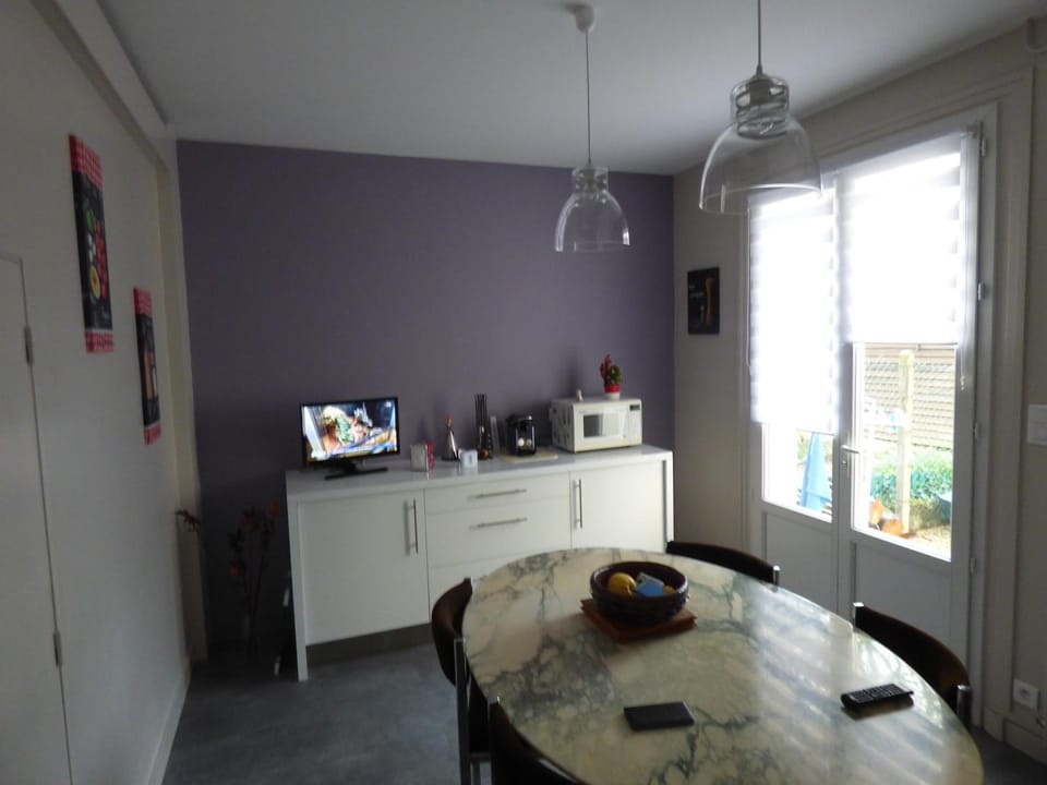 TV and multimedia, Dining area, hair dresser