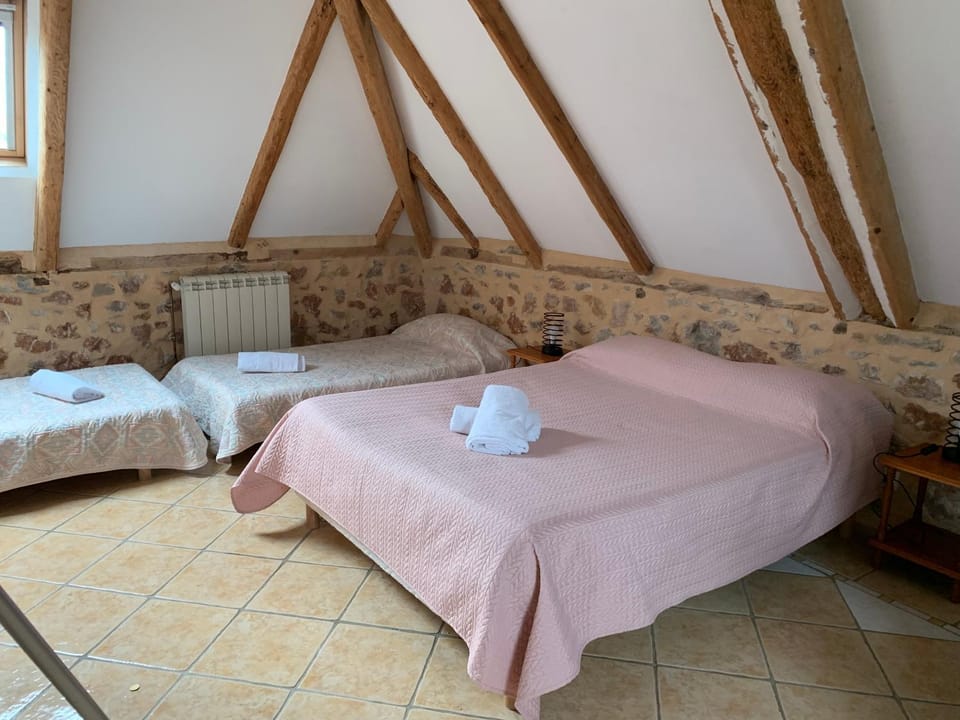 Café de la Place Gîte & Chambres d'hôtes "Lou Pastre" Bed and Breakfast in Auvergne-Rhône-Alpes