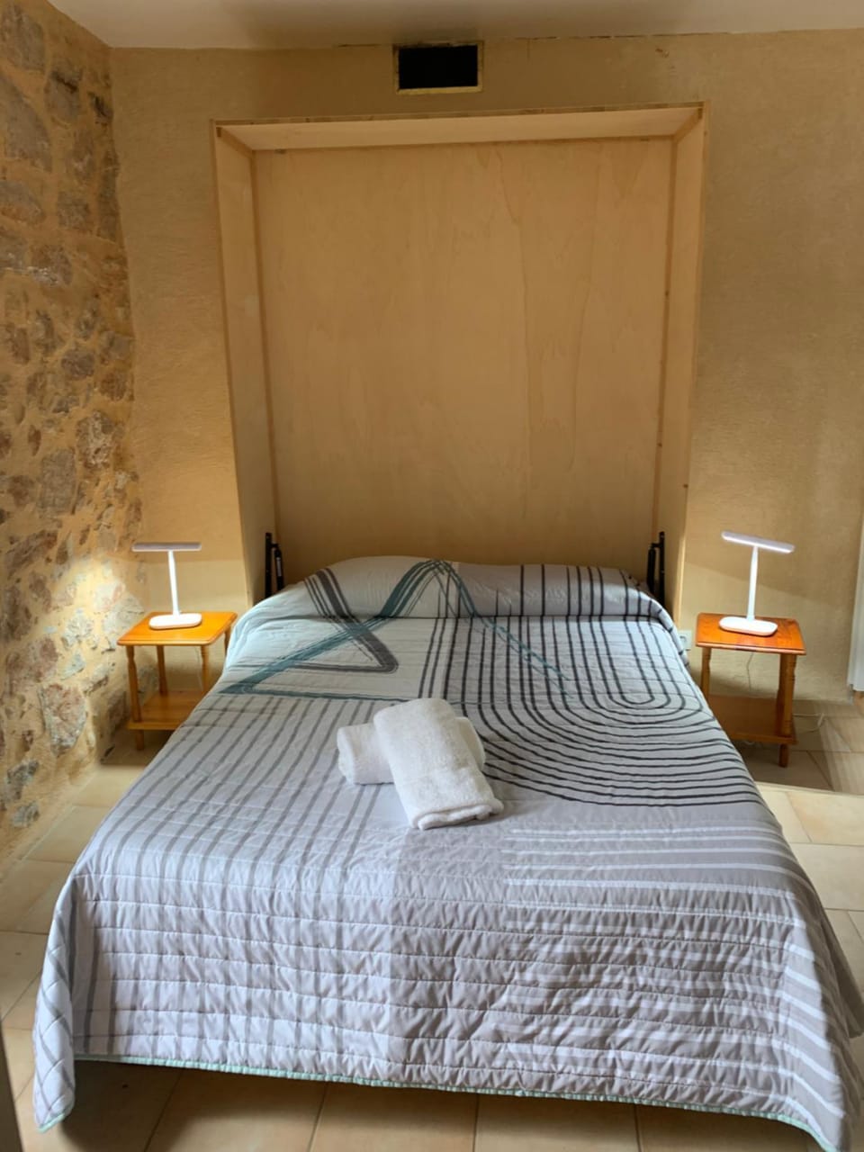 Café de la Place Gîte & Chambres d'hôtes "Lou Pastre" Bed and Breakfast in Auvergne-Rhône-Alpes