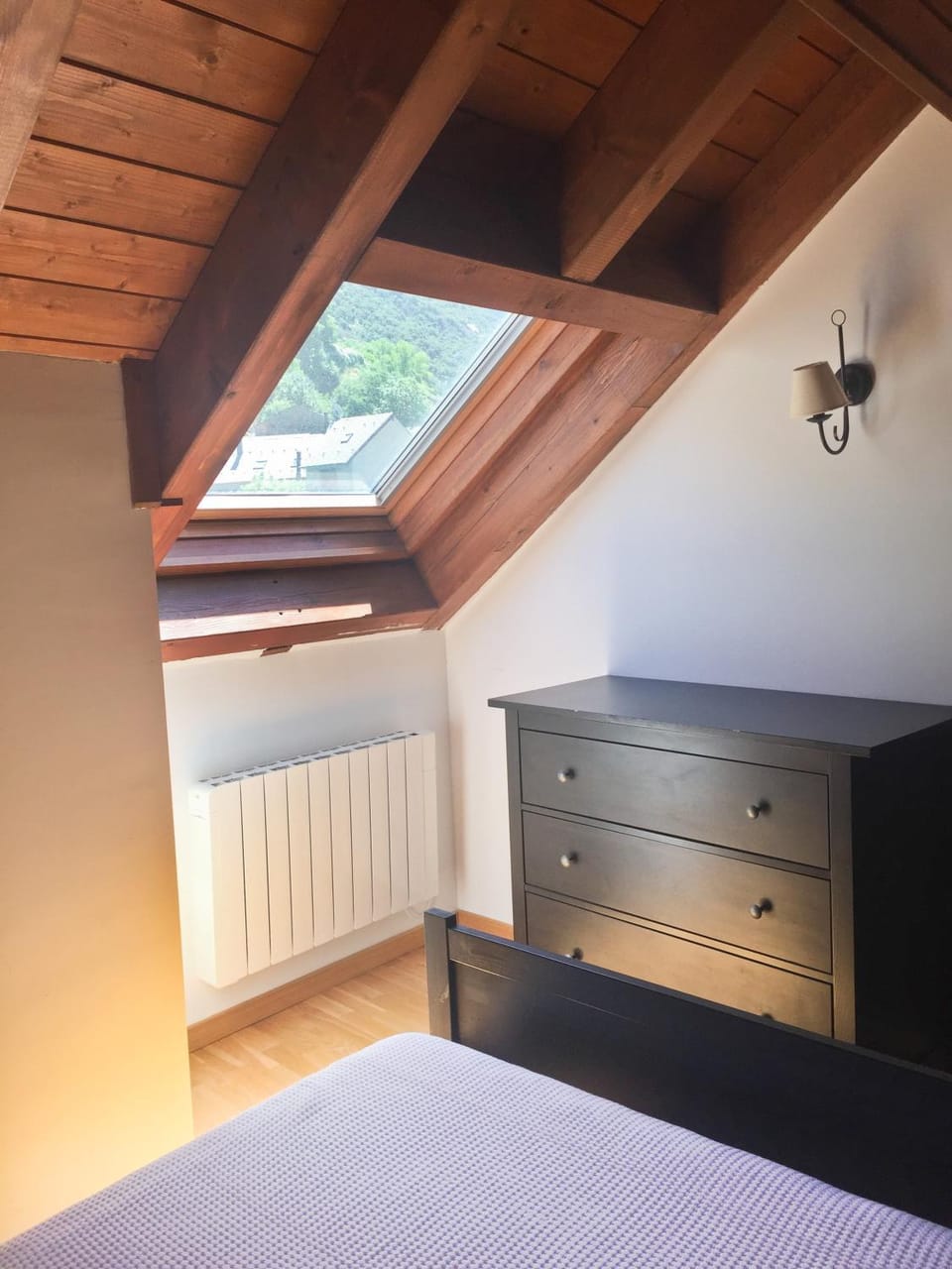 Spring, Bedroom, On site, Time of day