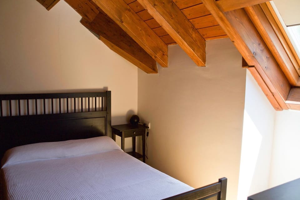 Spring, Bed, Bedroom, On site, Time of day
