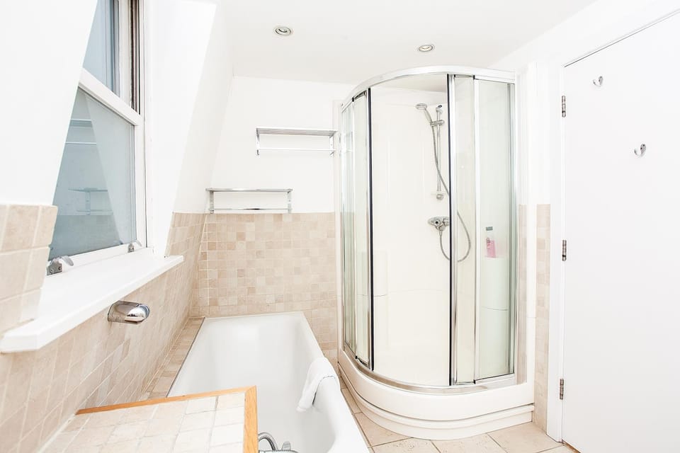 Beautiful 1 Bedroom Apartment in Victoria Apartment in City of Westminster