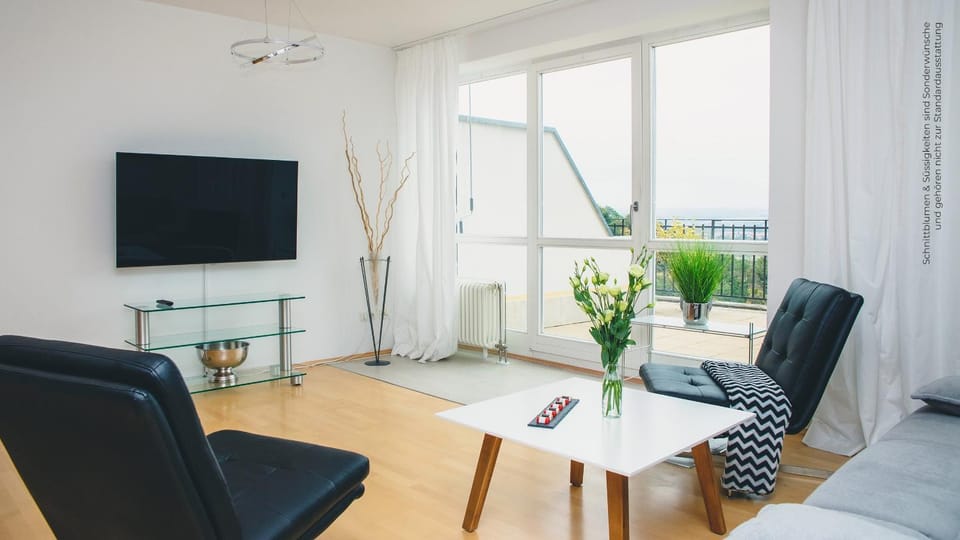 Living room, Photo of the whole room, Decorative detail, Seating area, Dining area, Evening entertainment