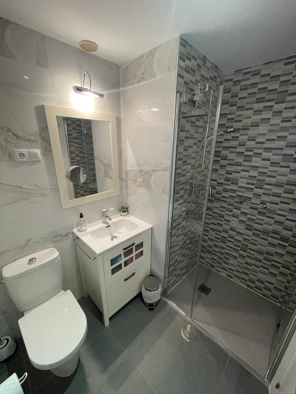 Shower, towels