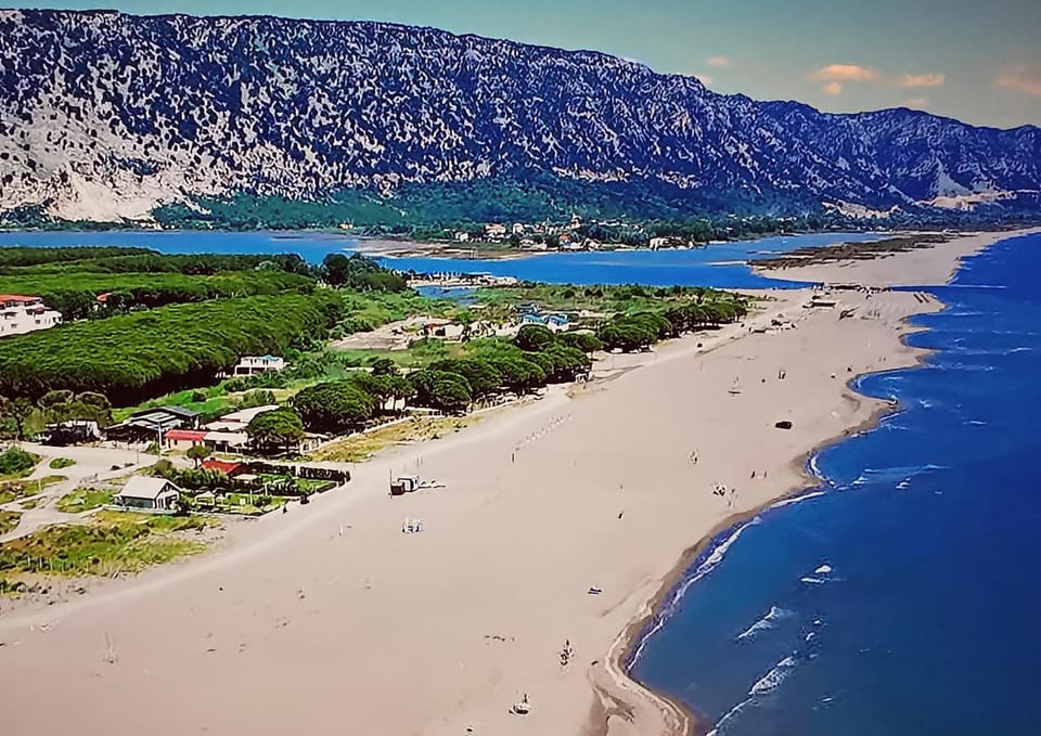 Beachfront, Tirana Guest House Villa in Montenegro