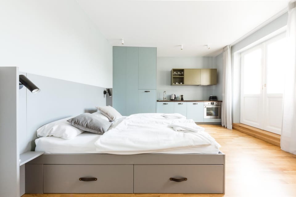 Kitchen or kitchenette, Bedroom