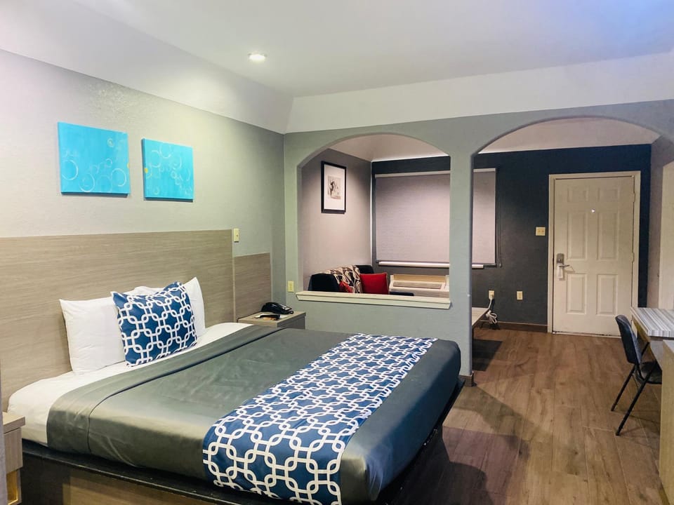 Bed, Living room, Seating area, Bedroom, furniture