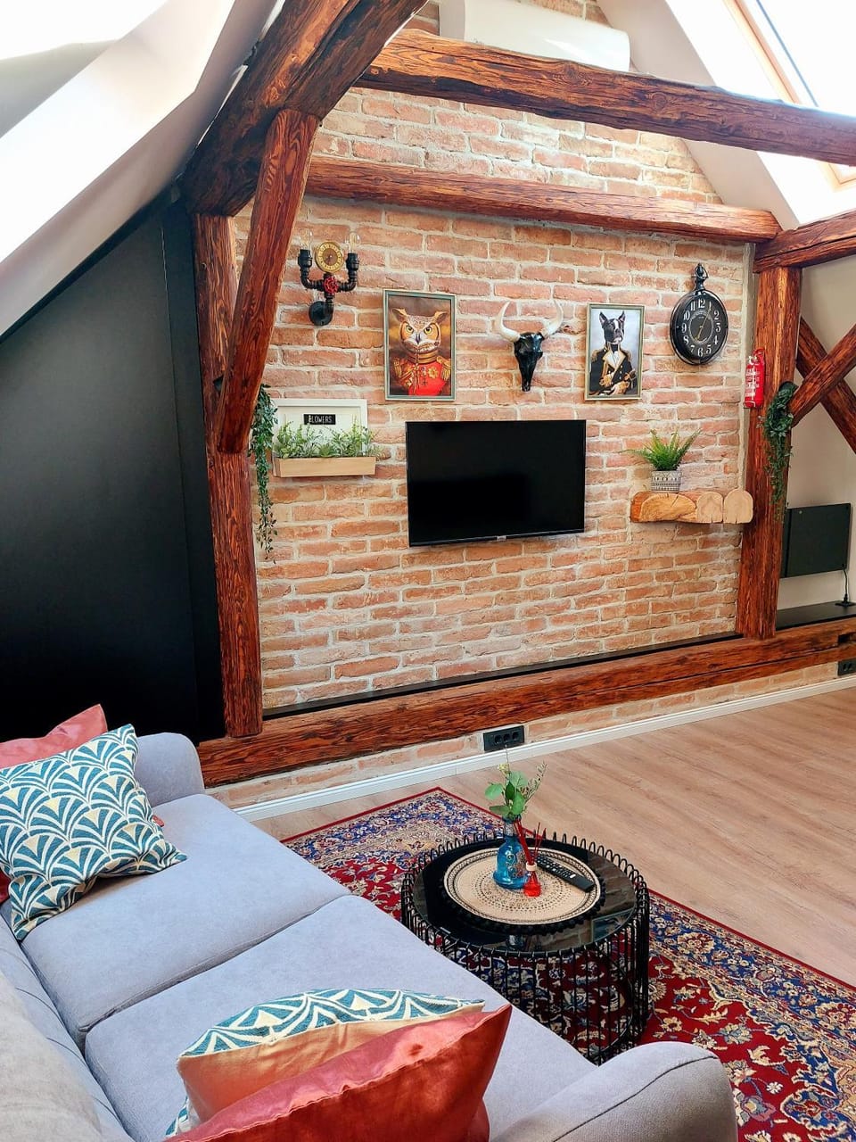 TV and multimedia, Living room, Seating area, Area and facilities, air conditioner