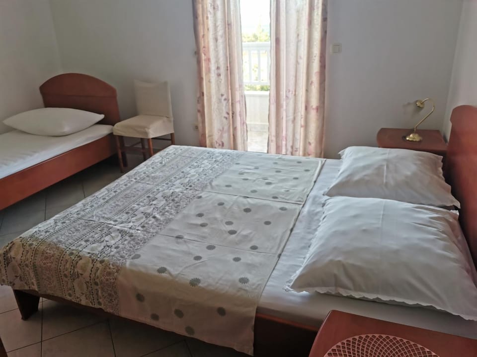 Apartments Galic Omis Bed and Breakfast in Split-Dalmatia County