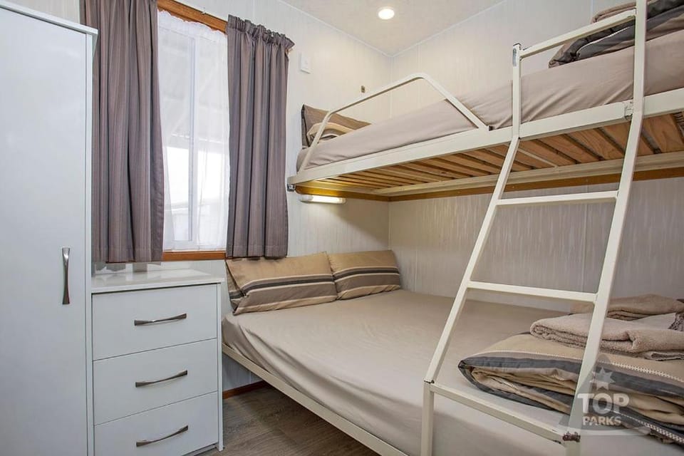 Great Ocean Road Tourist Park Campground/ 
RV Resort in Peterborough
