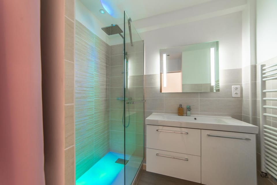 Shower, Bathroom