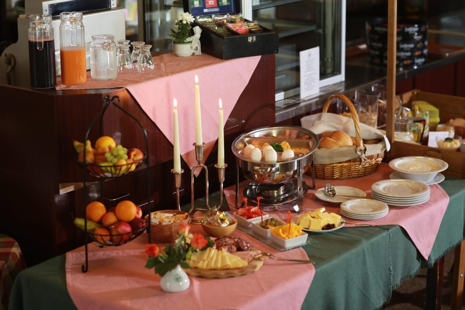 Breakfast, Continental breakfast, Buffet breakfast