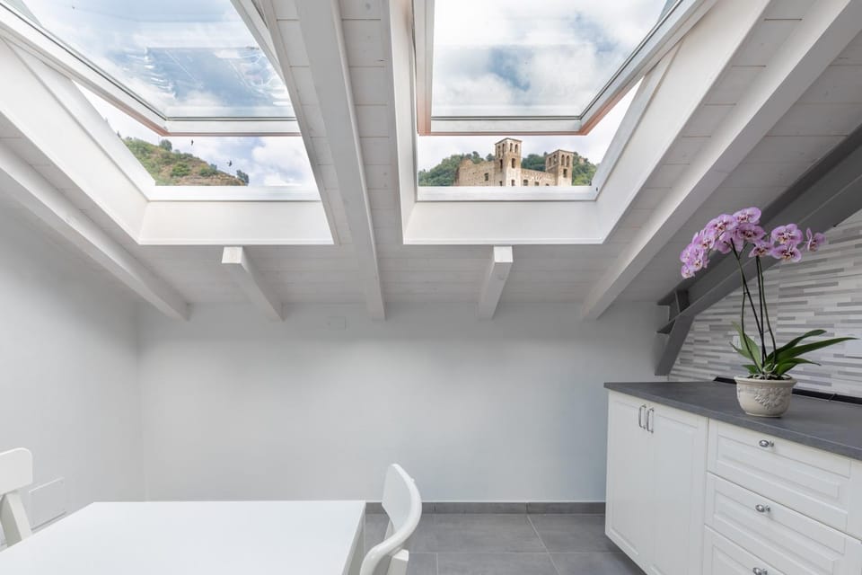 Kitchen or kitchenette, Dining area, Landmark view