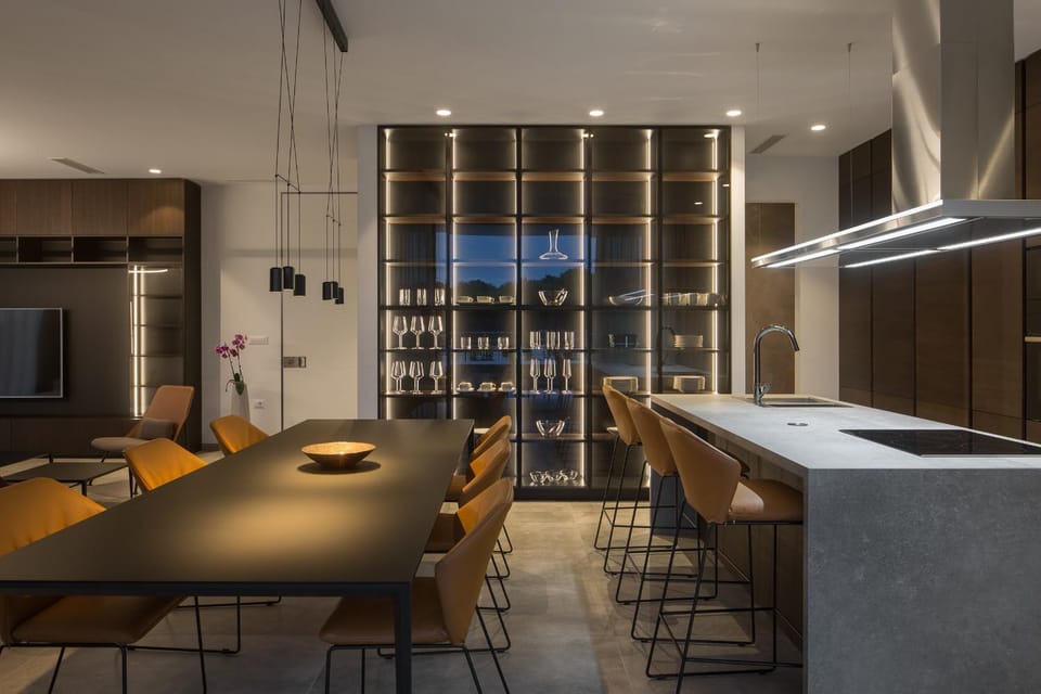 Kitchen or kitchenette, Dining area