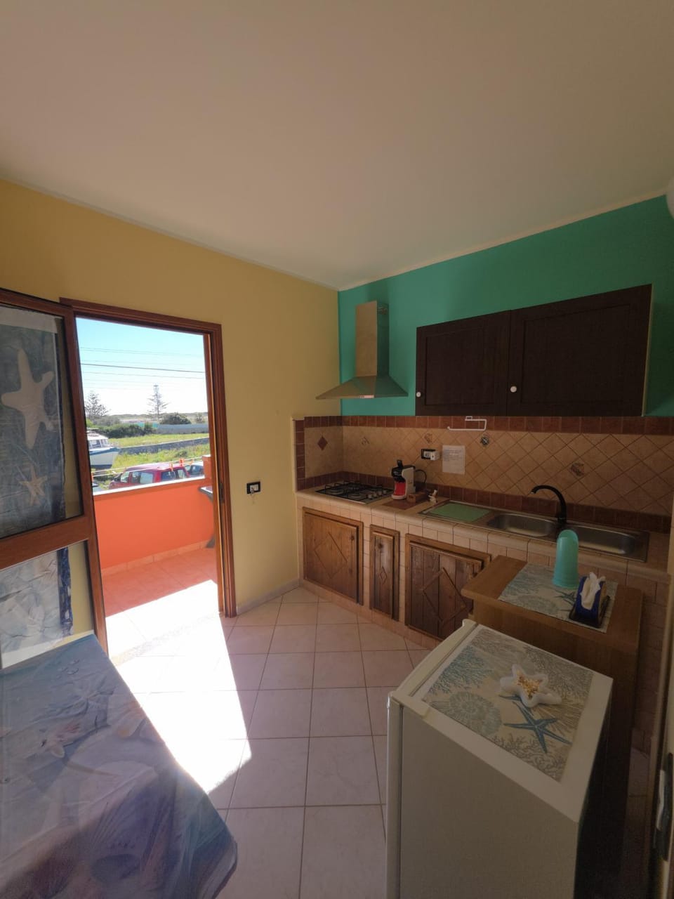 Kitchen or kitchenette, Dining area, stove
