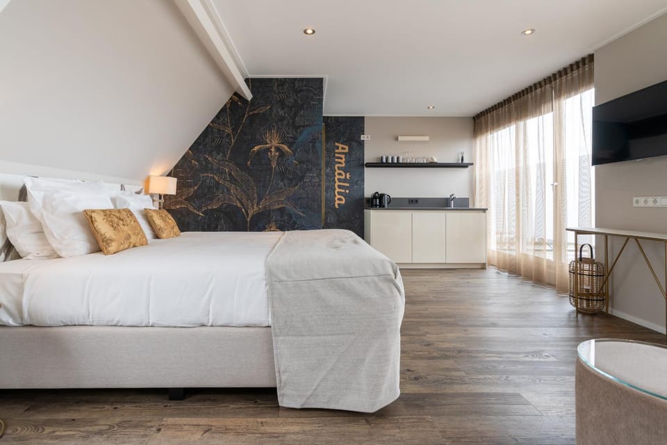 Bed, Photo of the whole room