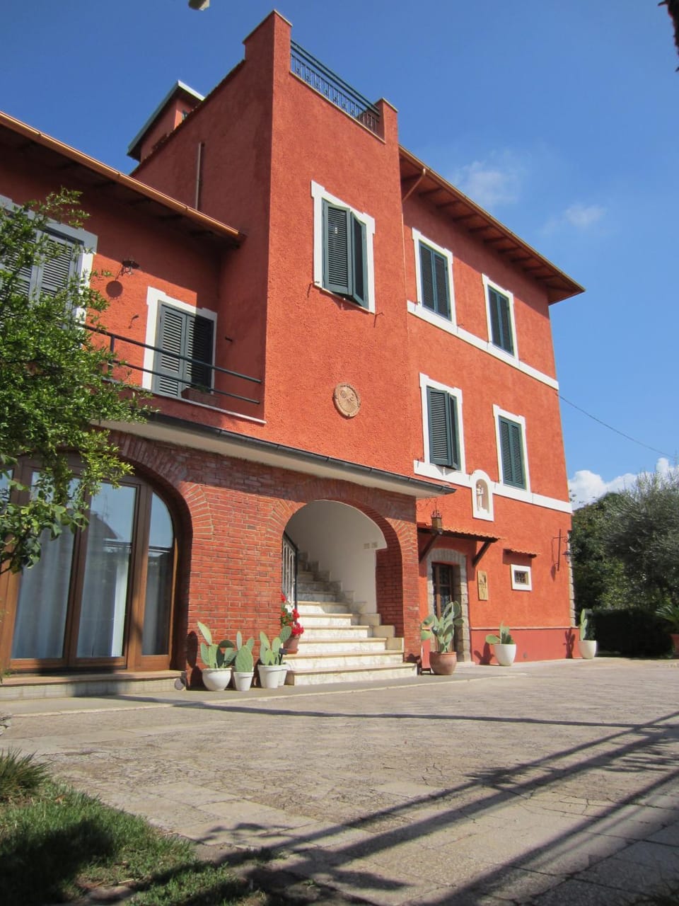 Facade/entrance