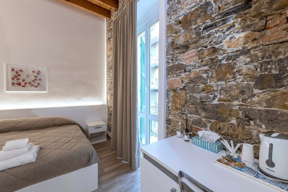Photo of the whole room, Bedroom, towels