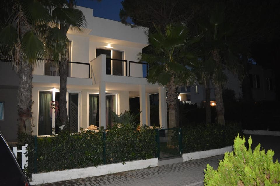 Splendida Villa con giardino sulla spiaggia Villa in Tirana County, Albania