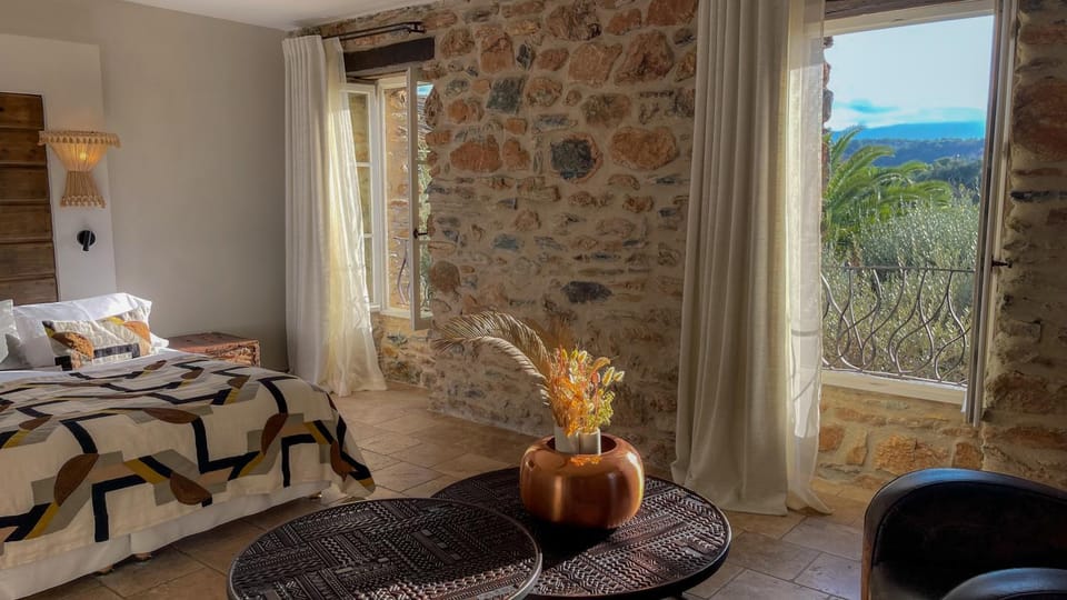 Property building, Bed, Natural landscape, Bedroom, Mountain view